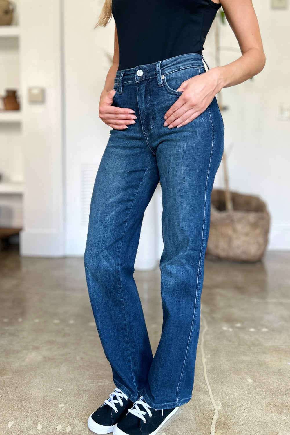 Judy Blue - Straight Leg Dark Wash Jeans