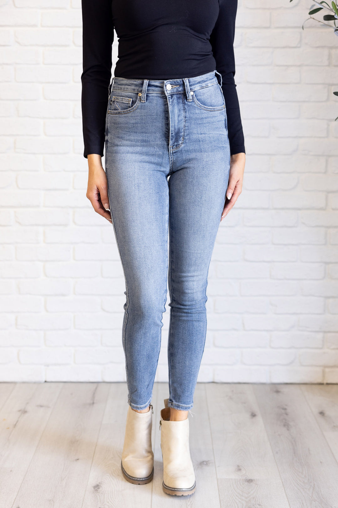 Judy Blue - Tummy Control Light Contrast Skinny Jeans - Inspired Eye Boutique