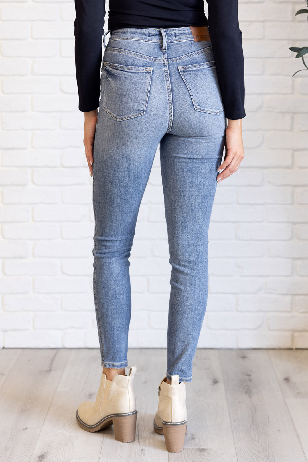 Judy Blue - Tummy Control Light Contrast Skinny Jeans - Inspired Eye Boutique