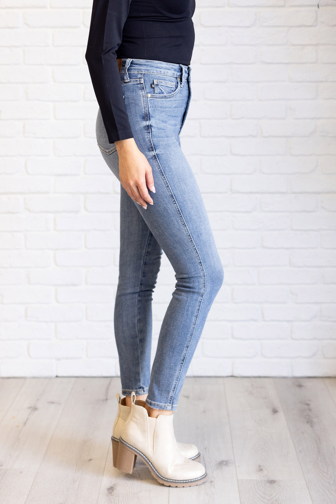 Judy Blue - Tummy Control Light Contrast Skinny Jeans - Inspired Eye Boutique