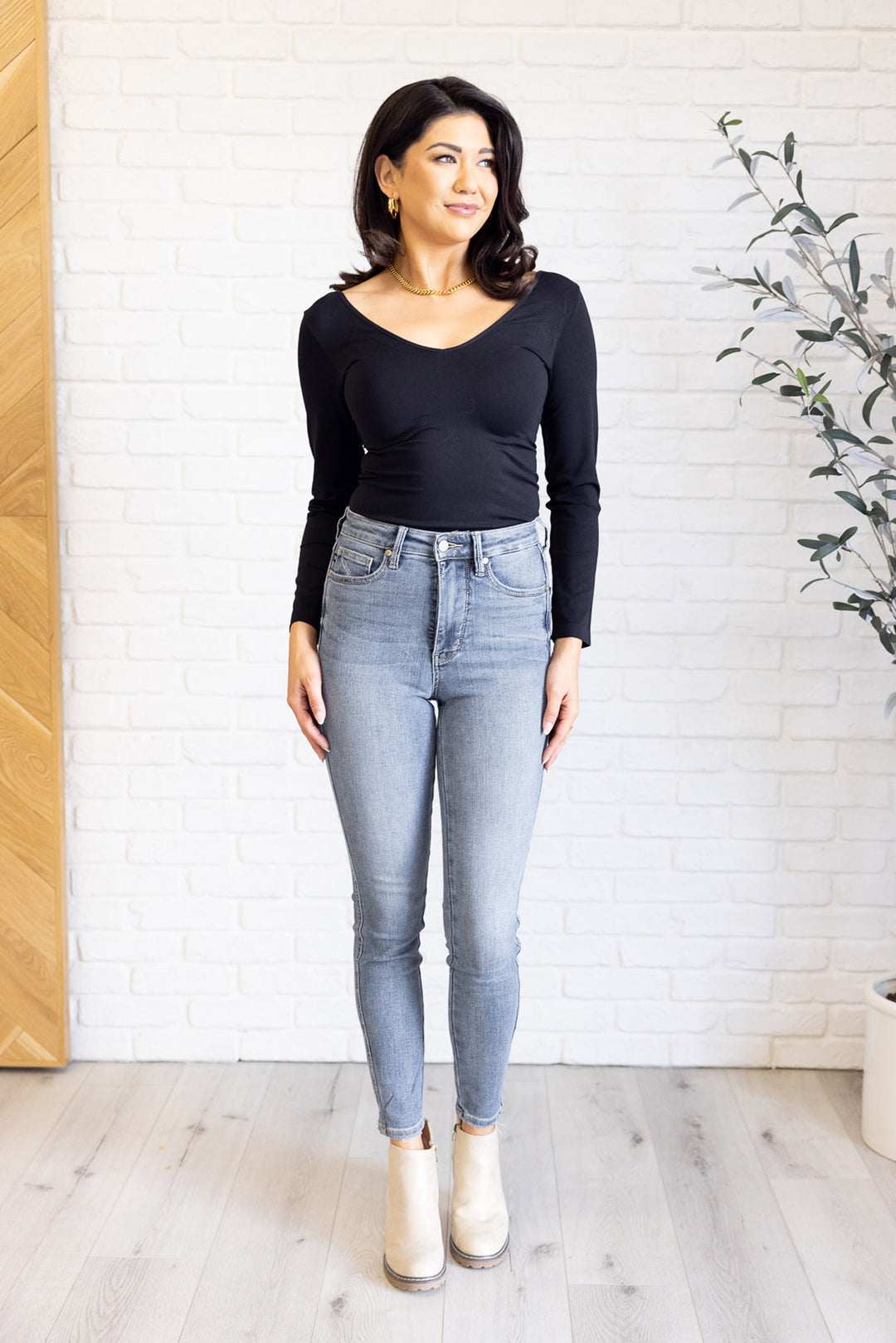 Judy Blue - Tummy Control Light Contrast Skinny Jeans - Inspired Eye Boutique