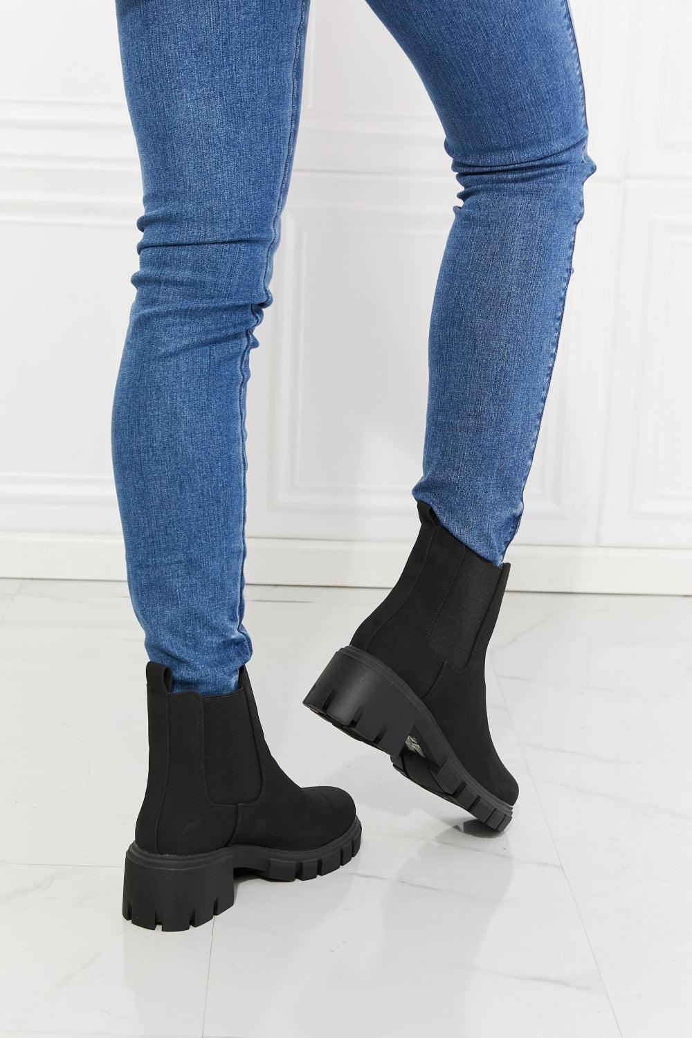 Lug Sole Chelsea Boots - Black - Inspired Eye Boutique
